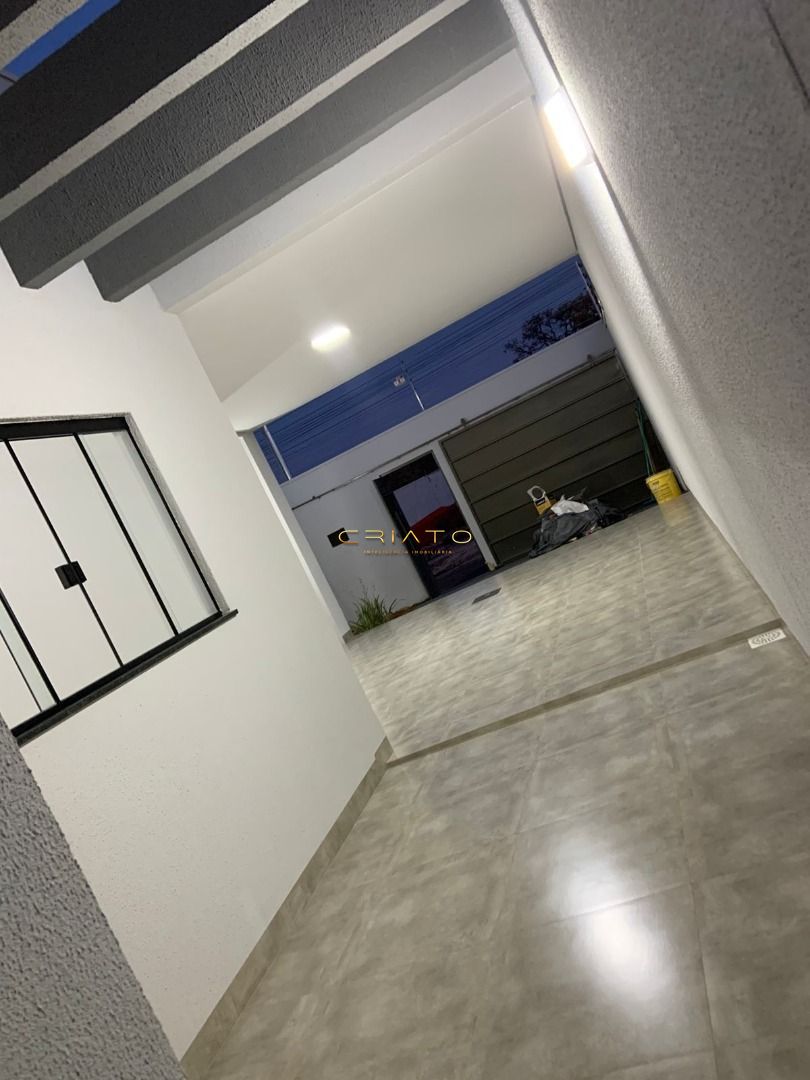 Casa à venda com 3 quartos, 118m² - Foto 1