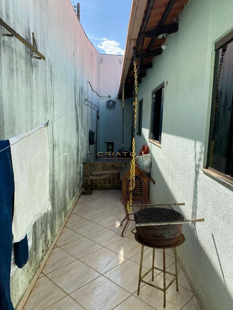 Casa à venda com 4 quartos, 200m² - Foto 13