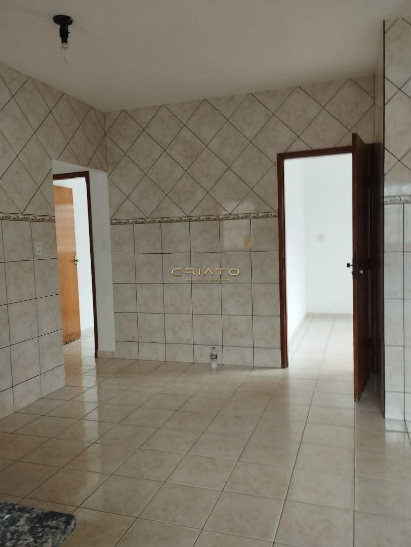 Casa à venda com 3 quartos, 126m² - Foto 2