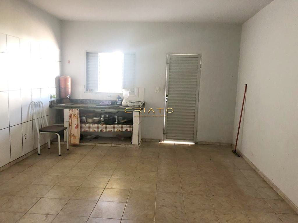 Casa à venda com 1 quarto, 77m² - Foto 9