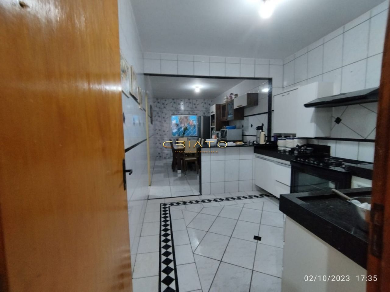 Casa à venda com 3 quartos, 260m² - Foto 2