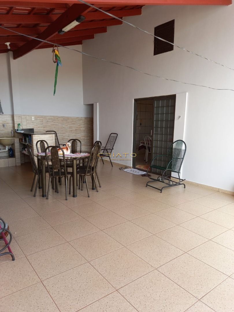 Casa à venda com 4 quartos, 224m² - Foto 15