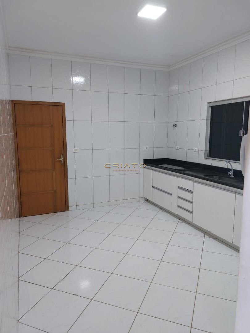 Casa à venda com 3 quartos, 210m² - Foto 5