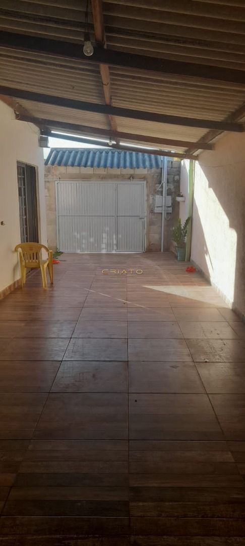 Casa à venda com 2 quartos, 105m² - Foto 1