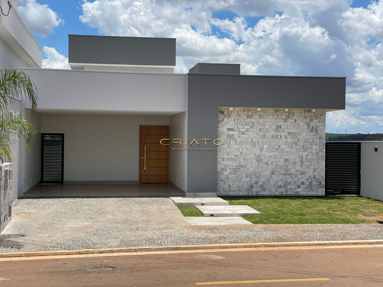 Casa à venda com 3 quartos, 186m² - Foto 1