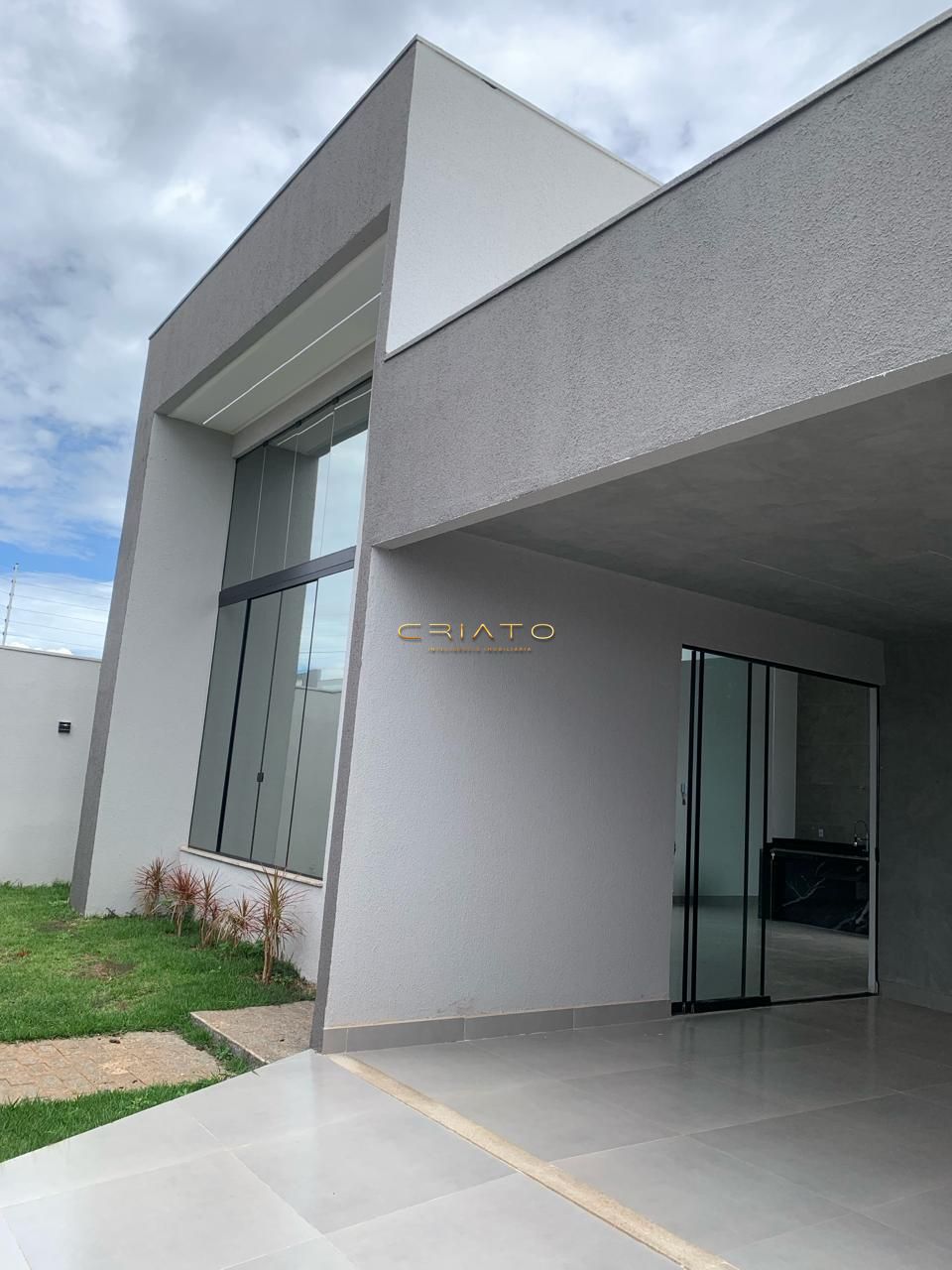 Casa à venda com 3 quartos, 150m² - Foto 1