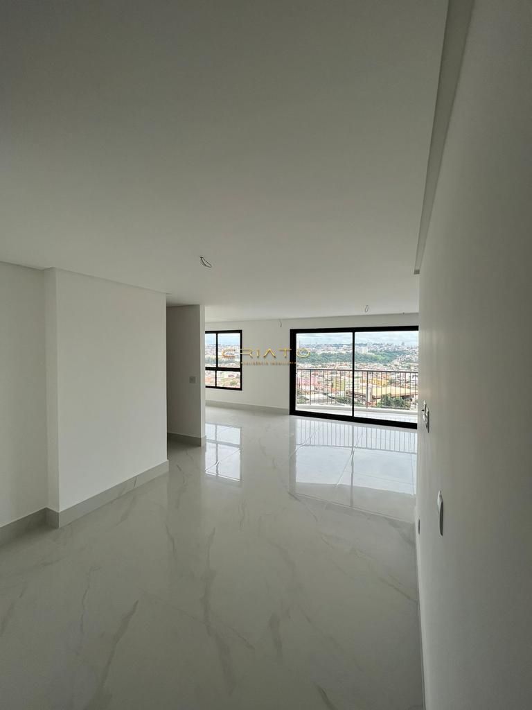 Apartamento à venda com 3 quartos, 149m² - Foto 2