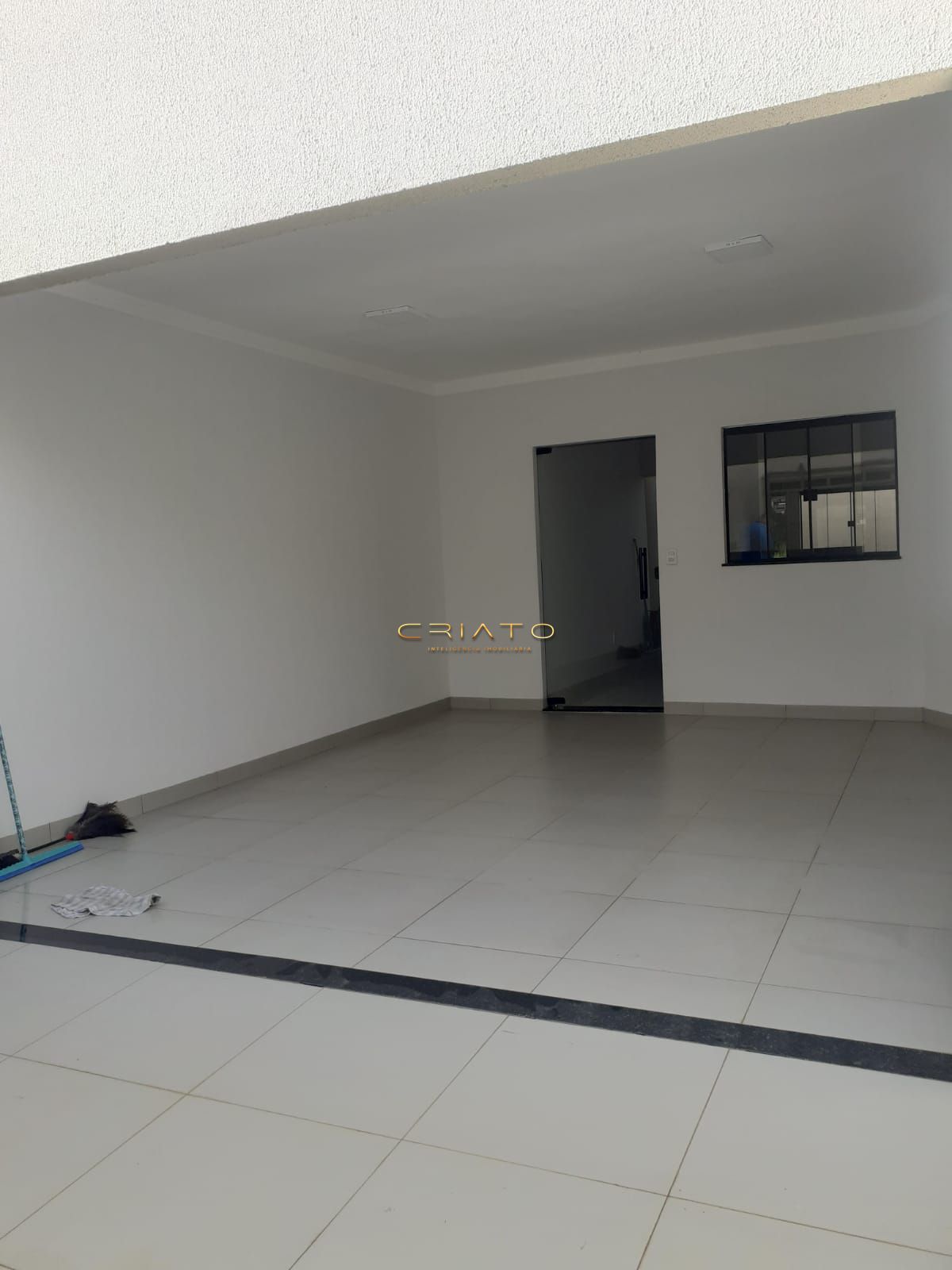 Casa à venda com 3 quartos, 95m² - Foto 1