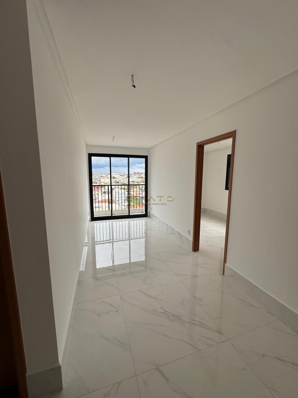 Apartamento à venda com 2 quartos, 70m² - Foto 1