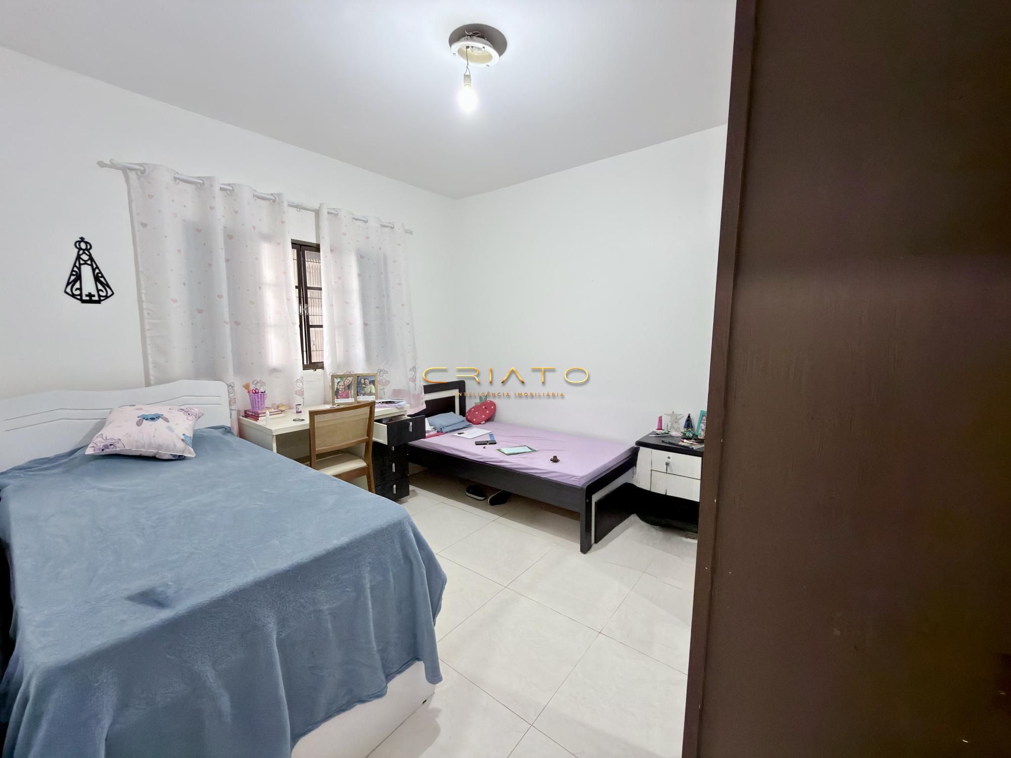 Sobrado com 4 dormitórios à venda, 215m² por R$995.000,00; a
