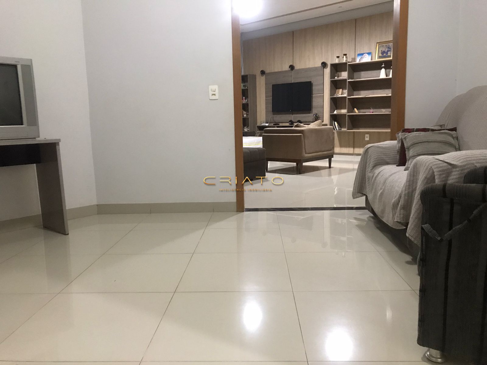 Casa à venda com 3 quartos, 254m² - Foto 3