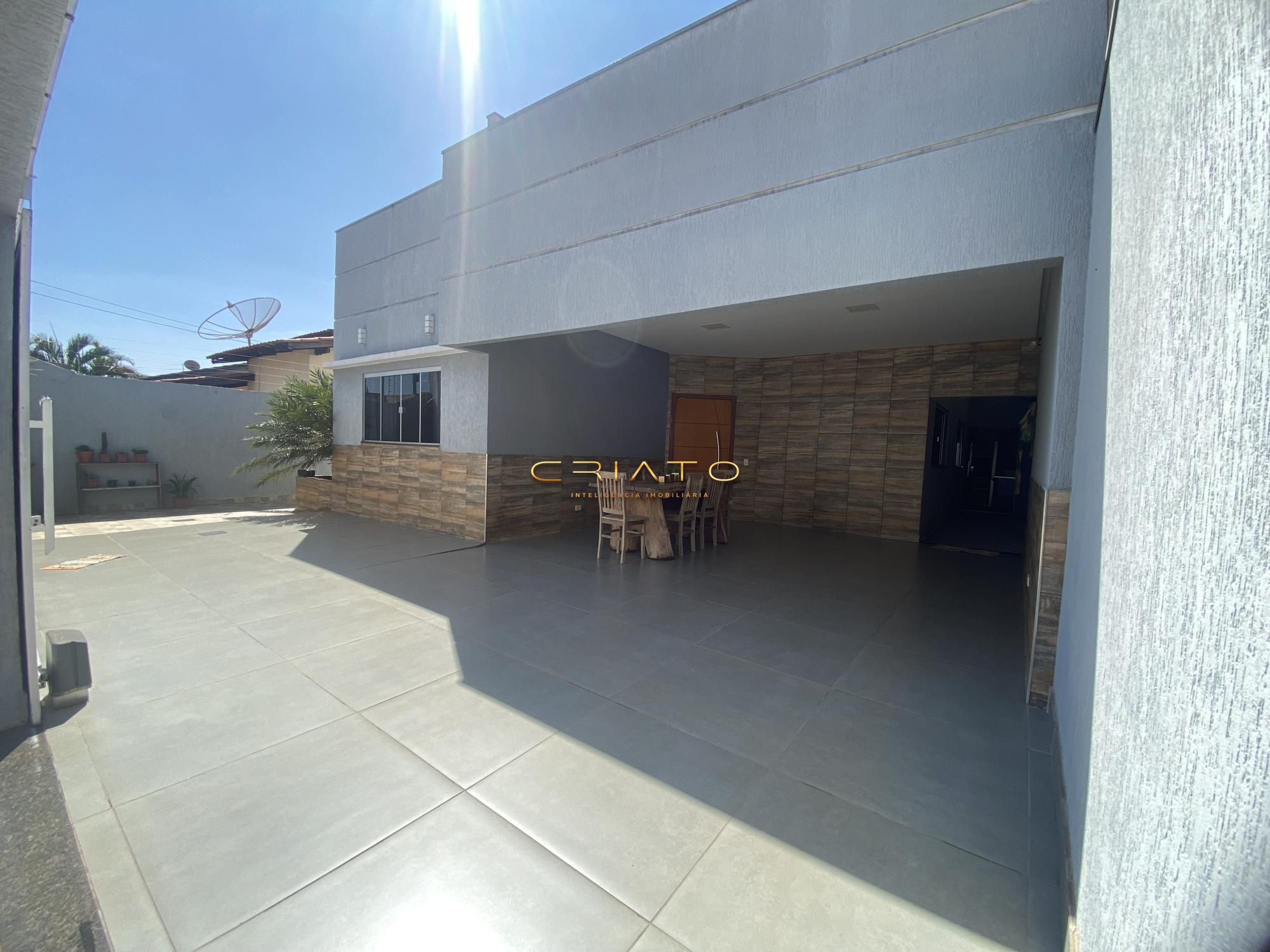 Casa à venda com 4 quartos, 220m² - Foto 2