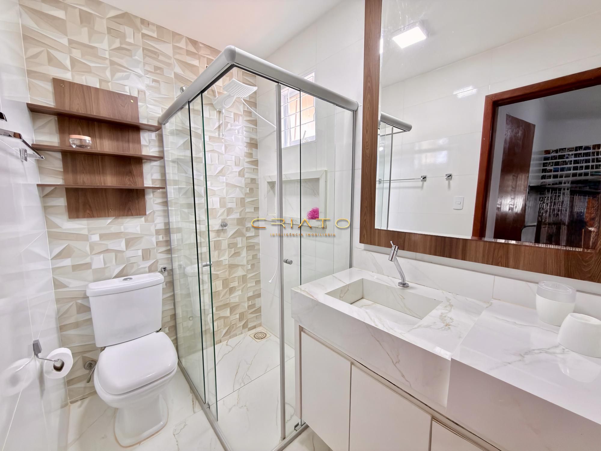 Sobrado com 4 dormitórios à venda, 215m² por R$995.000,00; a