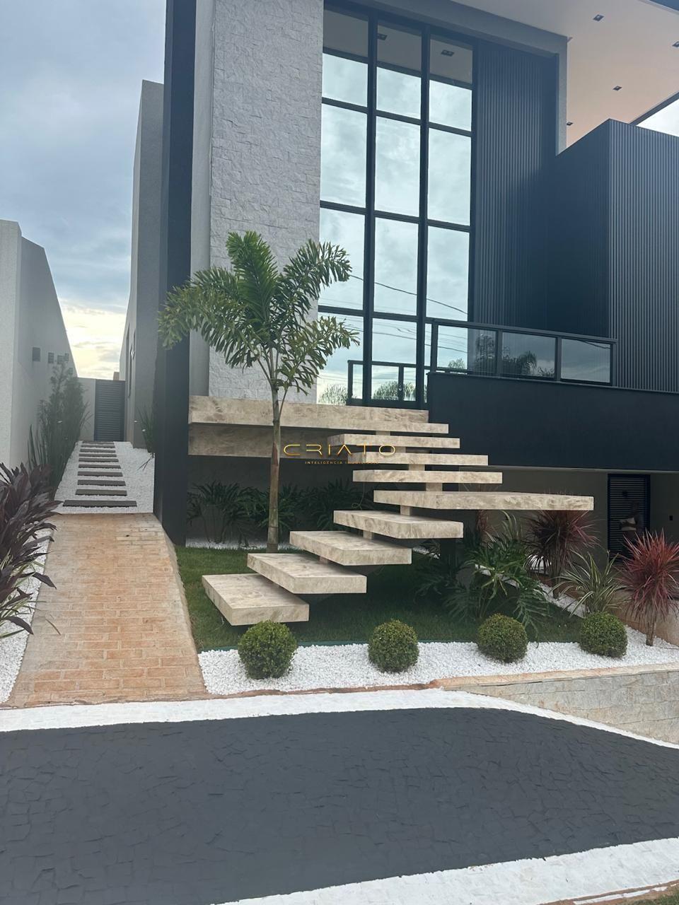 Casa à venda com 4 quartos, 280m² - Foto 1