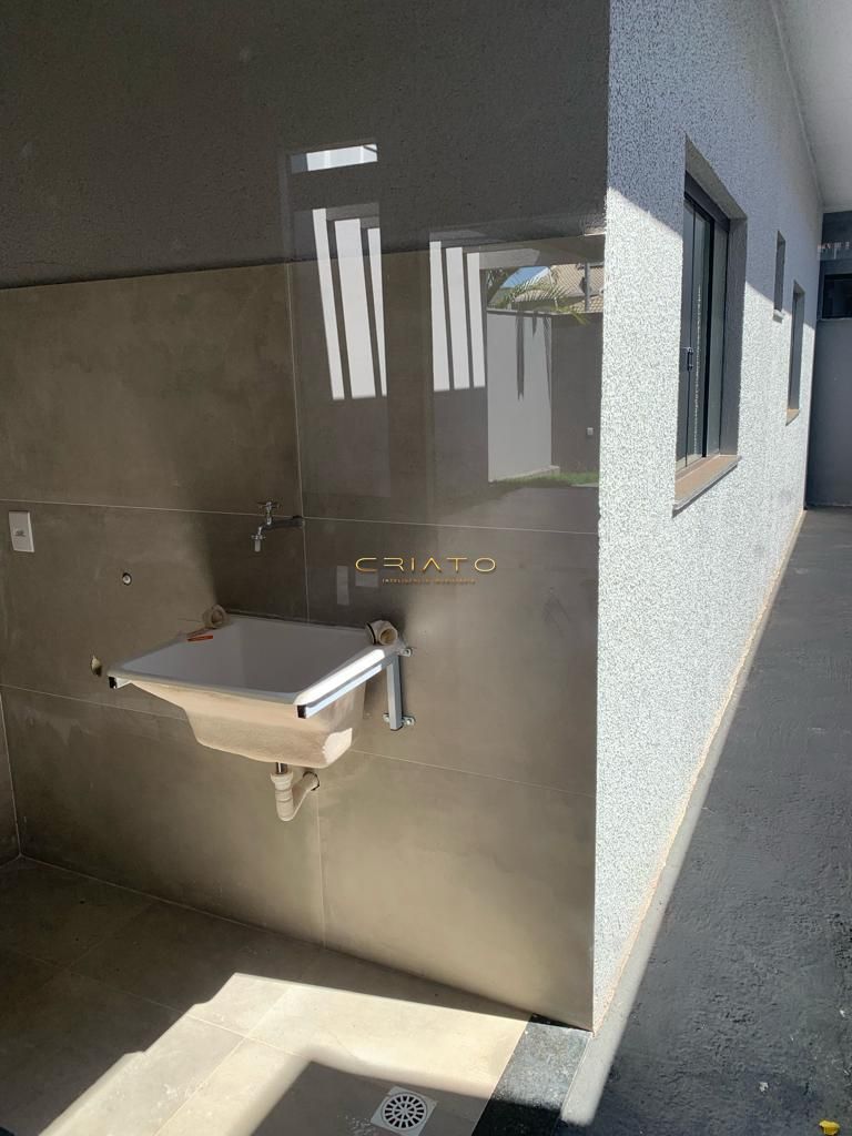 Casa à venda com 3 quartos, 226m² - Foto 4