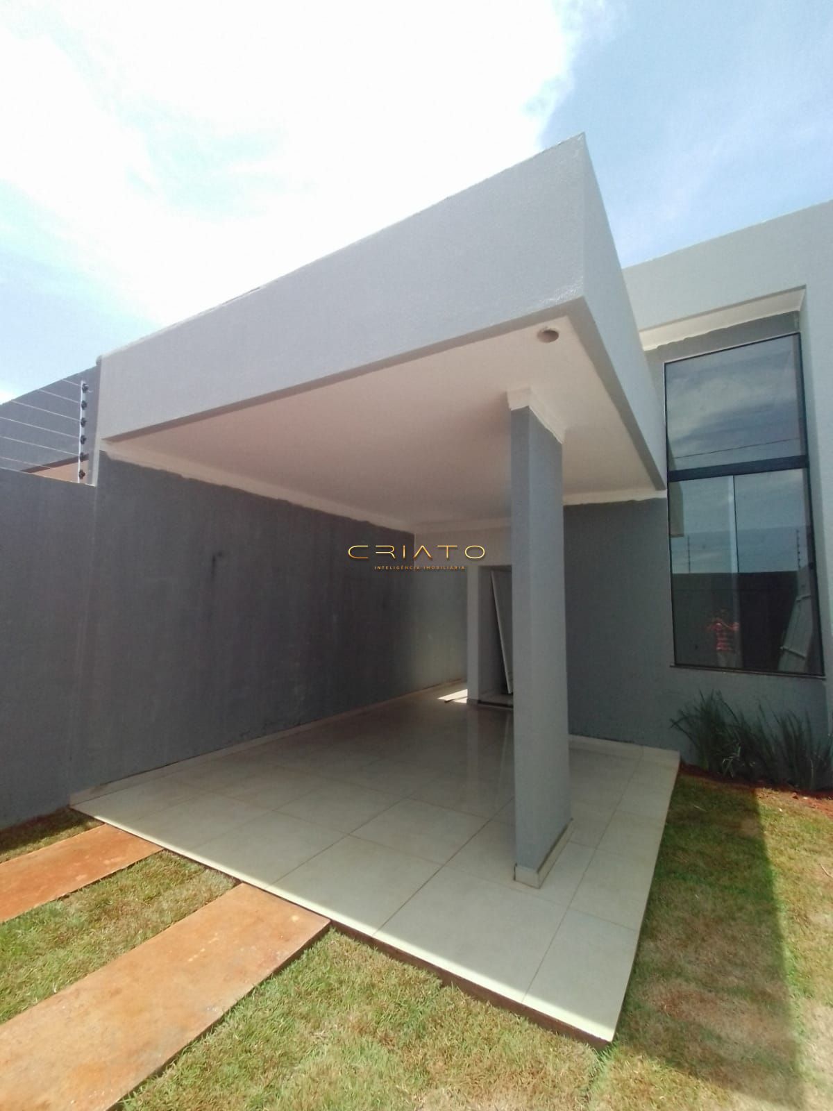 Casa à venda com 3 quartos, 105m² - Foto 1