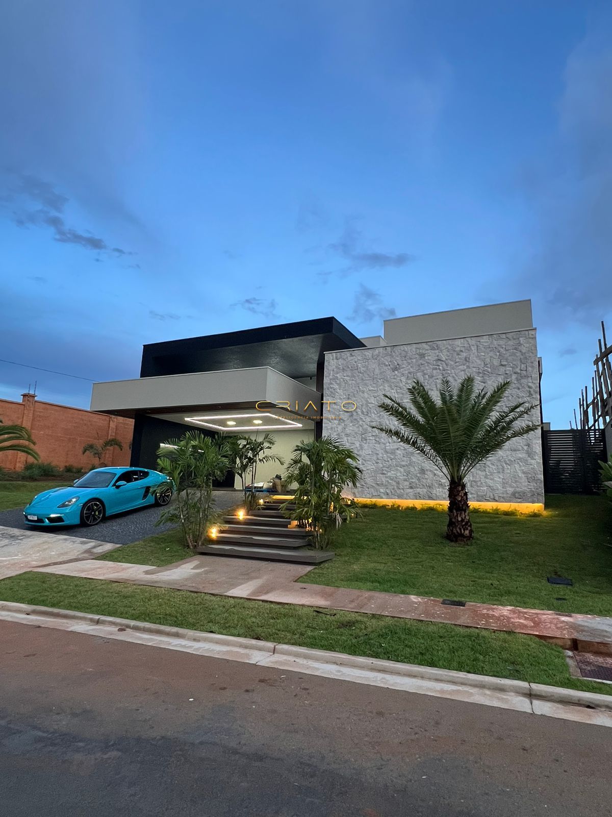 Casa de Condomínio à venda com 4 quartos, 278m² - Foto 1