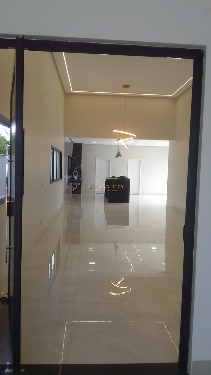 Casa à venda com 3 quartos, 231m² - Foto 2