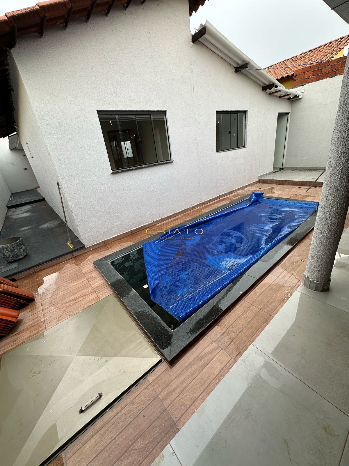Casa à venda com 3 quartos, 136m² - Foto 1