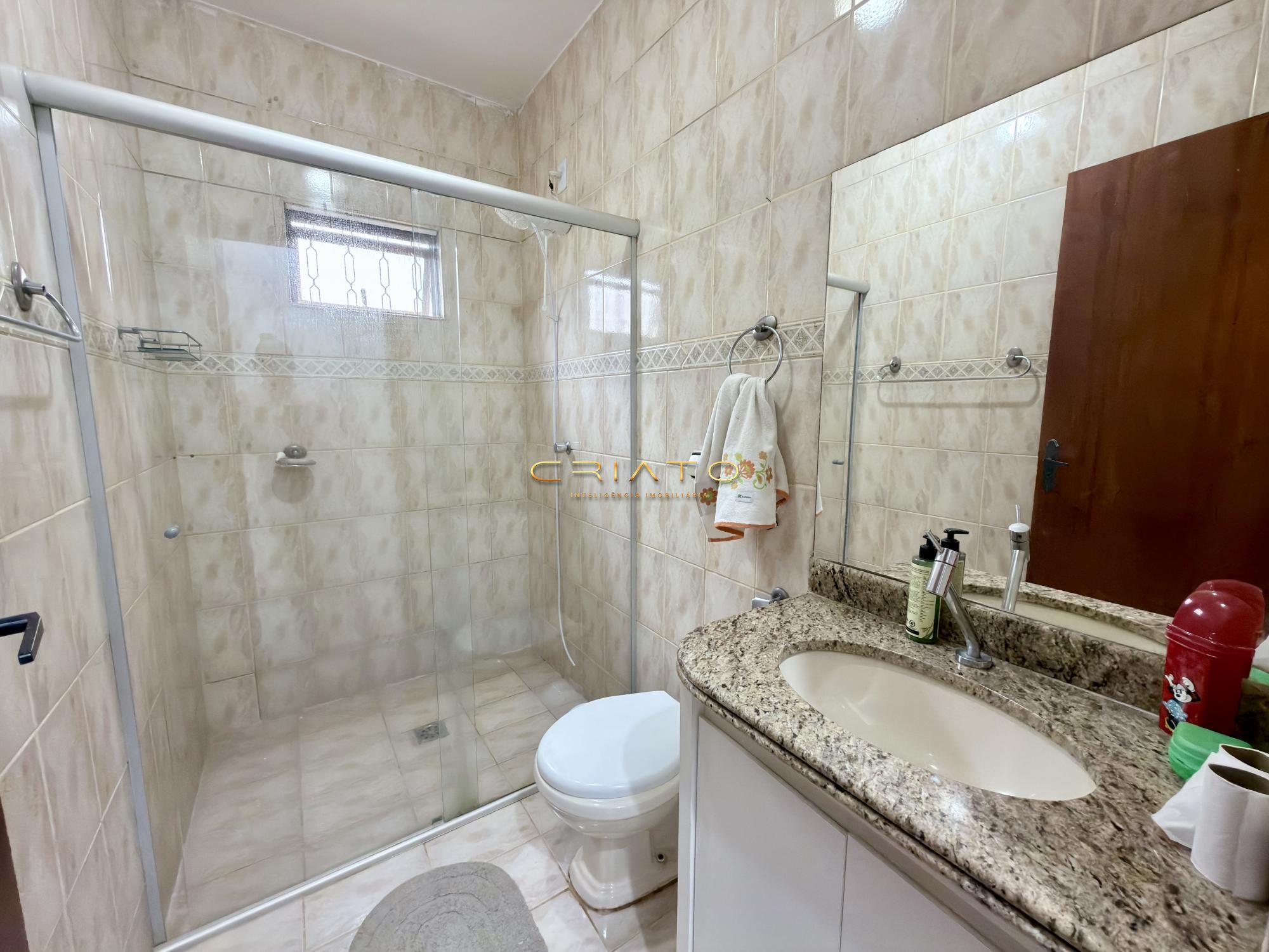 Sobrado com 4 dormitórios à venda, 215m² por R$995.000,00; a