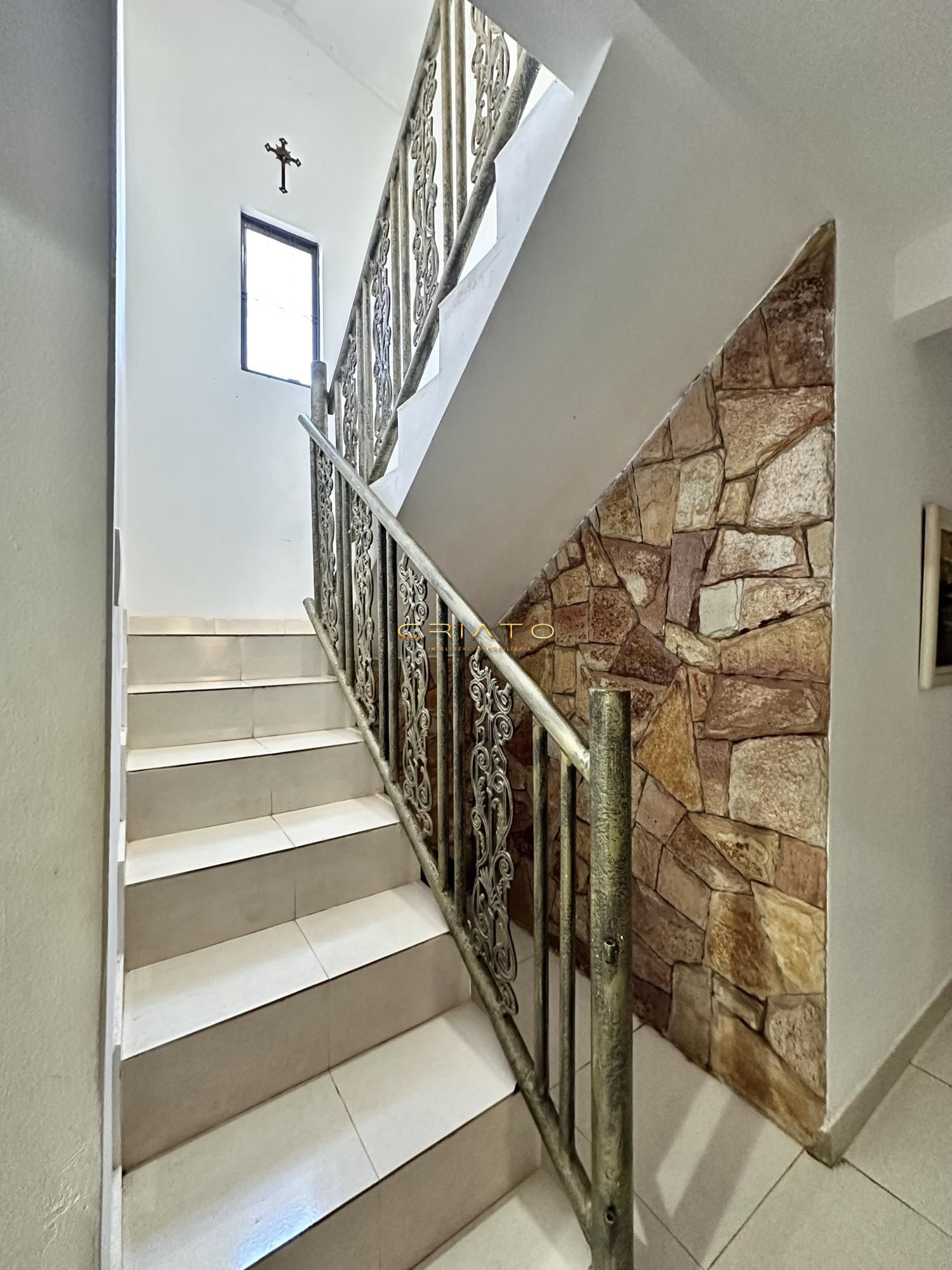 Sobrado com 4 dormitórios à venda, 215m² por R$995.000,00; a