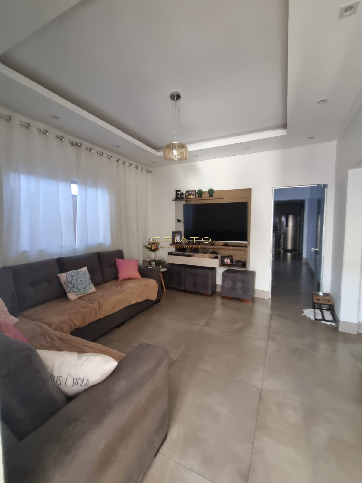 Casa à venda com 3 quartos, 157m² - Foto 1