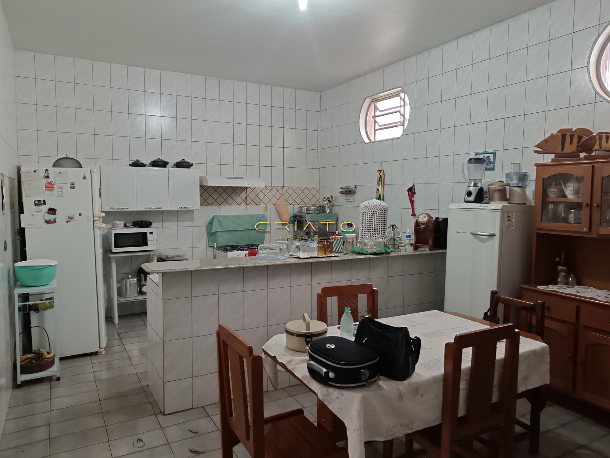 Casa à venda com 5 quartos, 240m² - Foto 6