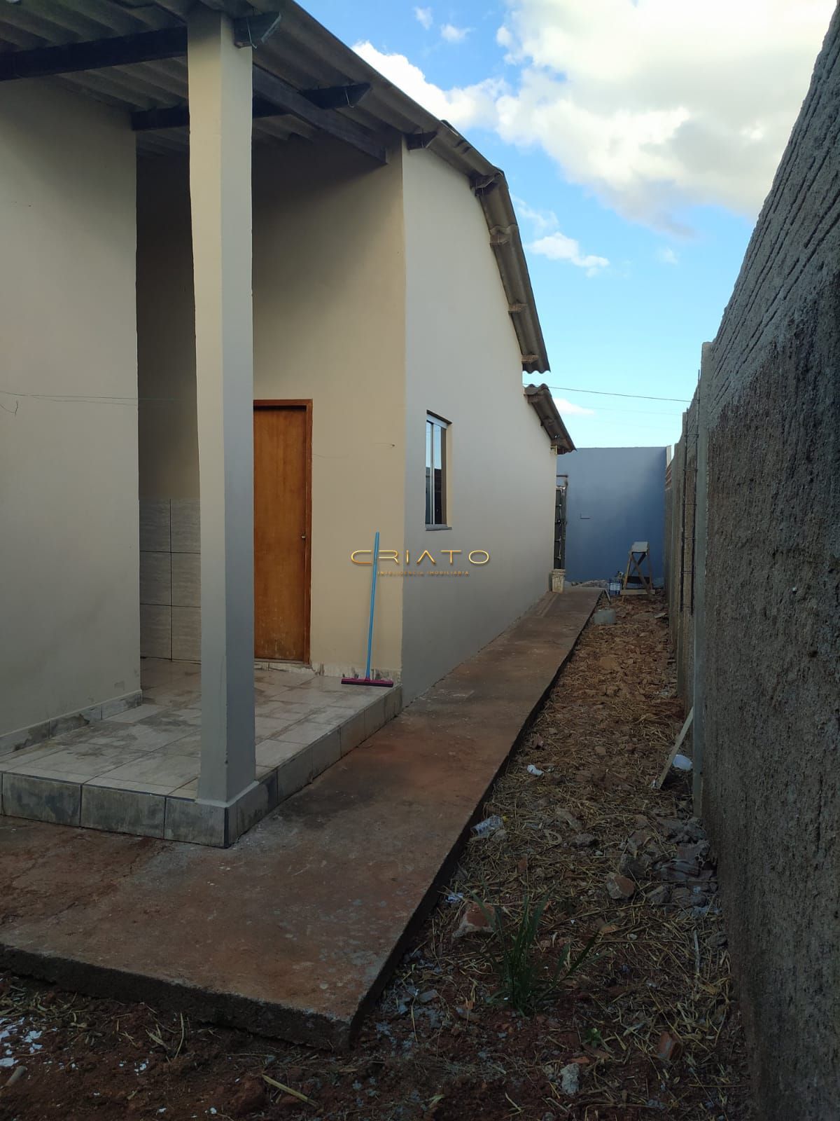 Casa à venda com 3 quartos, 85m² - Foto 1