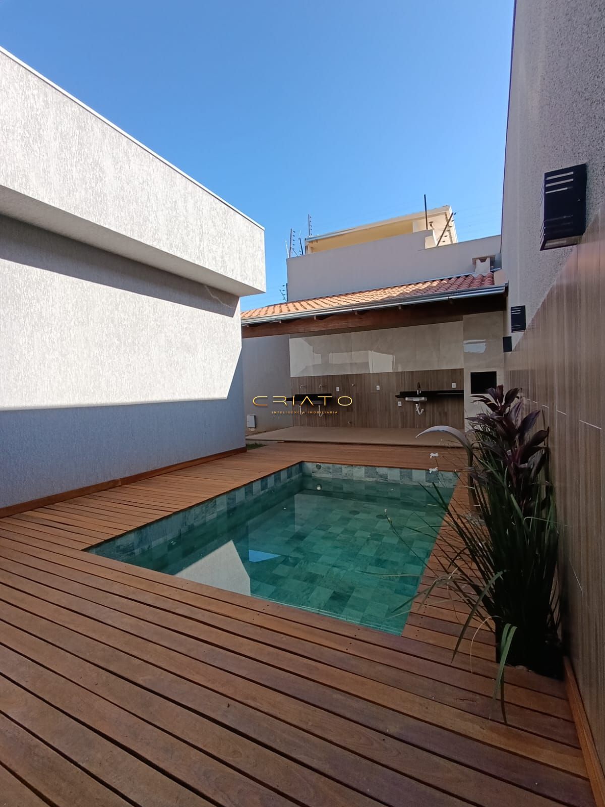 Casa à venda com 3 quartos, 210m² - Foto 2