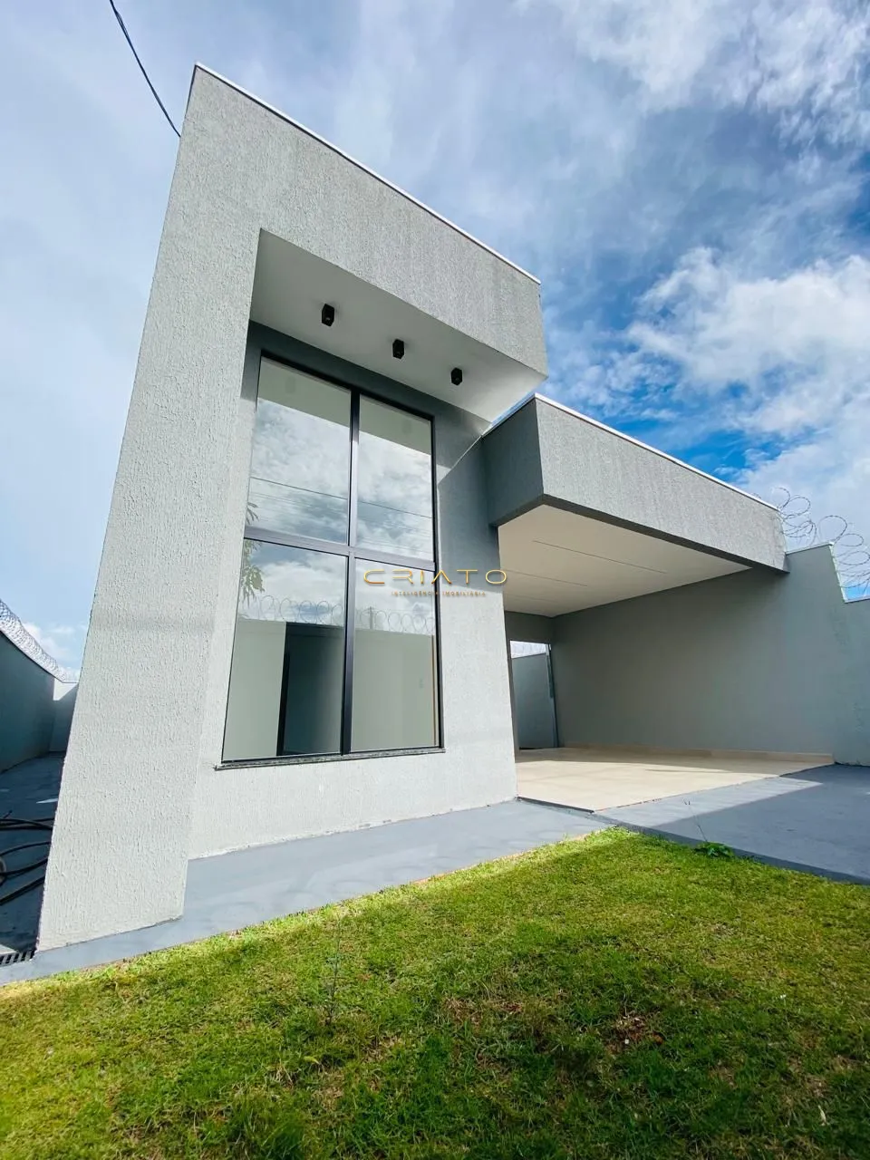 Casa no Cidade Industrial com ótimo acabamento