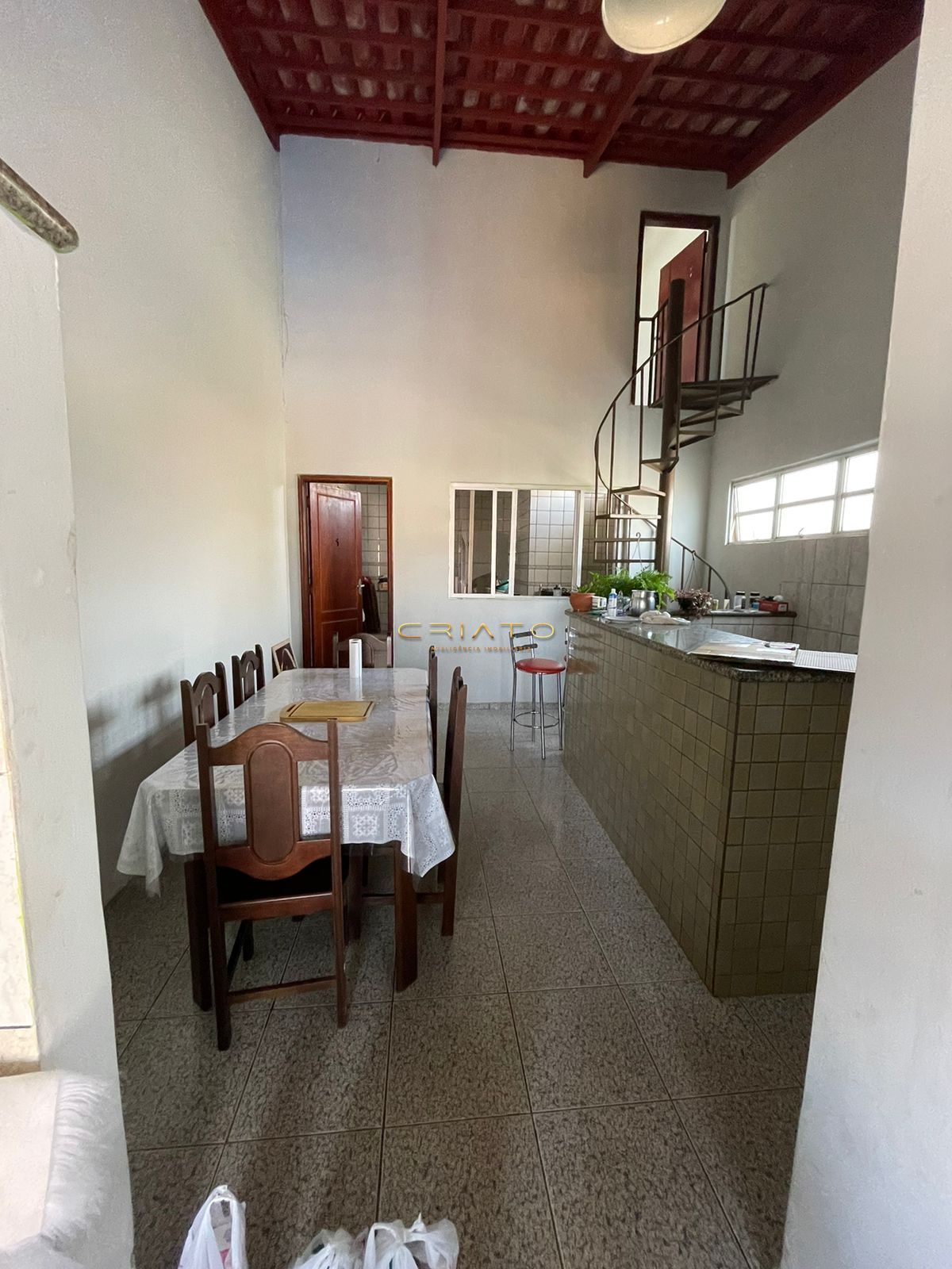 Casa à venda com 3 quartos, 170m² - Foto 2