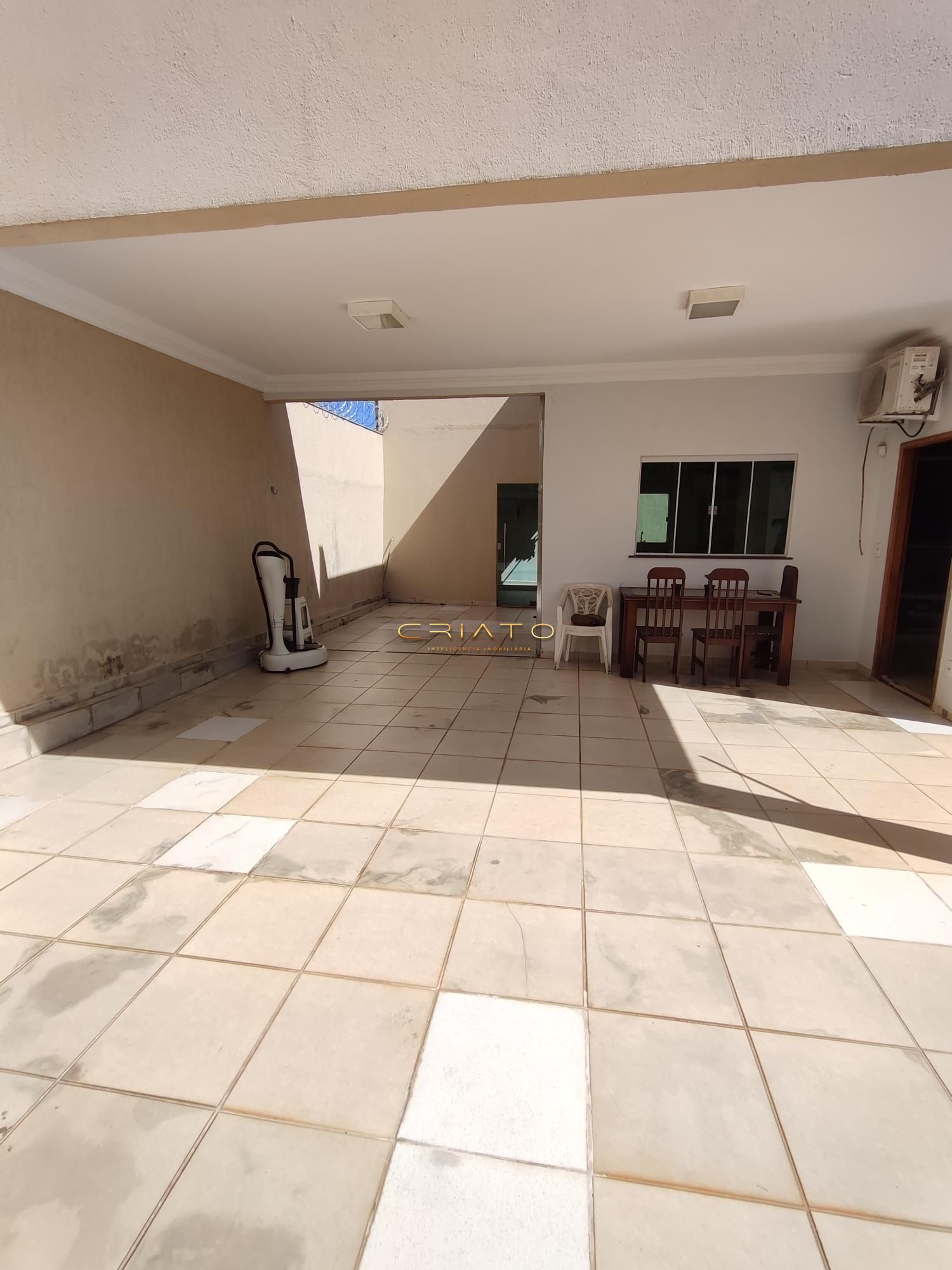 Casa à venda com 3 quartos, 106m² - Foto 1