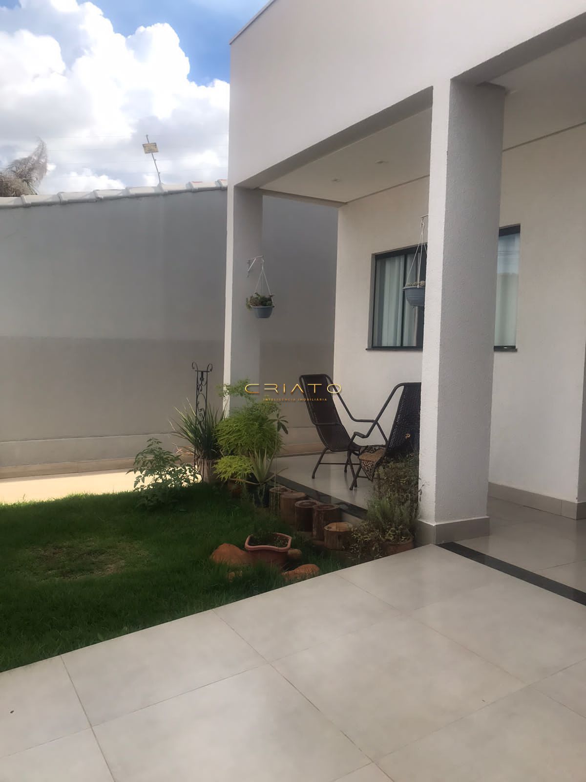 Casa à venda com 3 quartos, 220m² - Foto 2