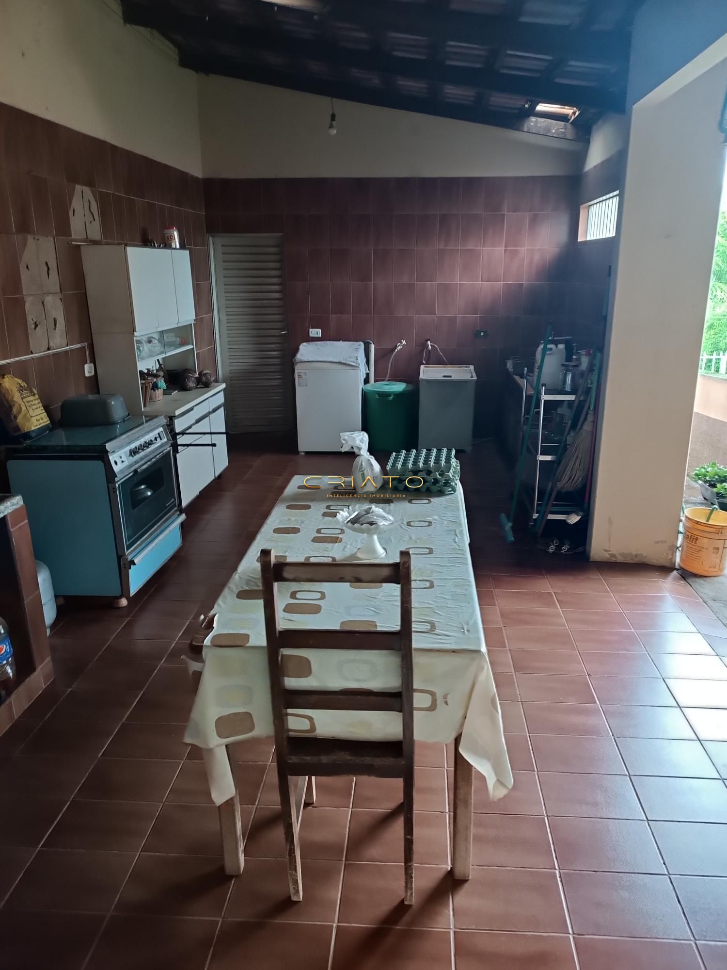 Casa à venda com 5 quartos, 240m² - Foto 17