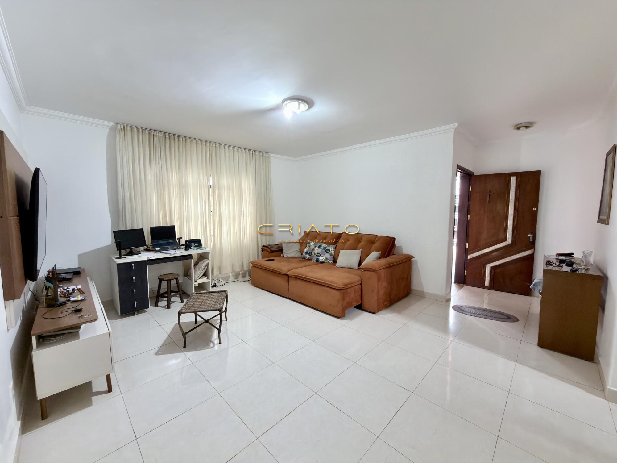 Sobrado com 4 dormitórios à venda, 215m² por R$995.000,00; a