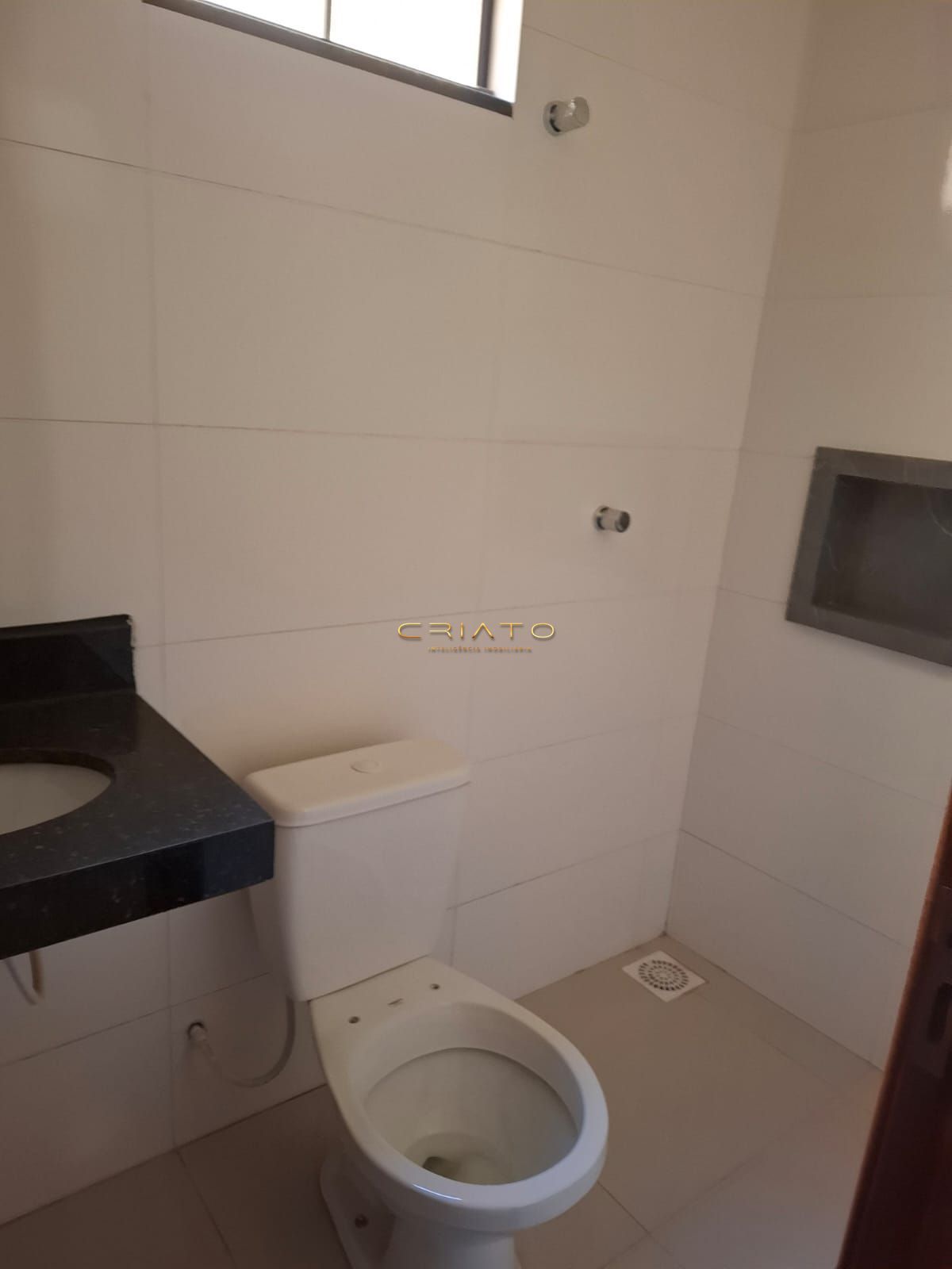 Casa à venda com 2 quartos, 70m² - Foto 4