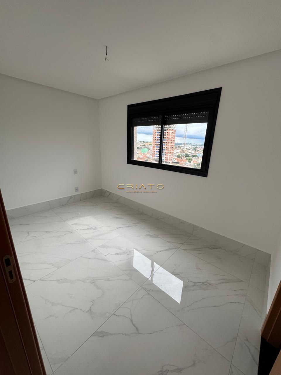 Apartamento à venda com 2 quartos, 70m² - Foto 2