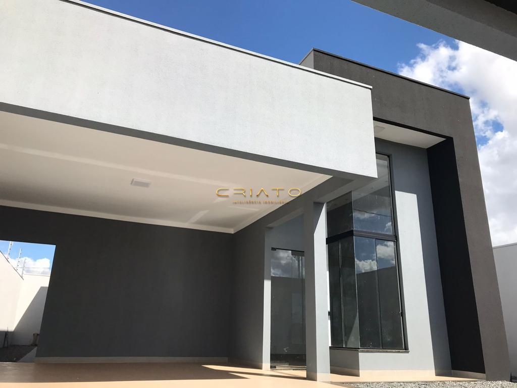 Casa à venda com 3 quartos, 226m² - Foto 1