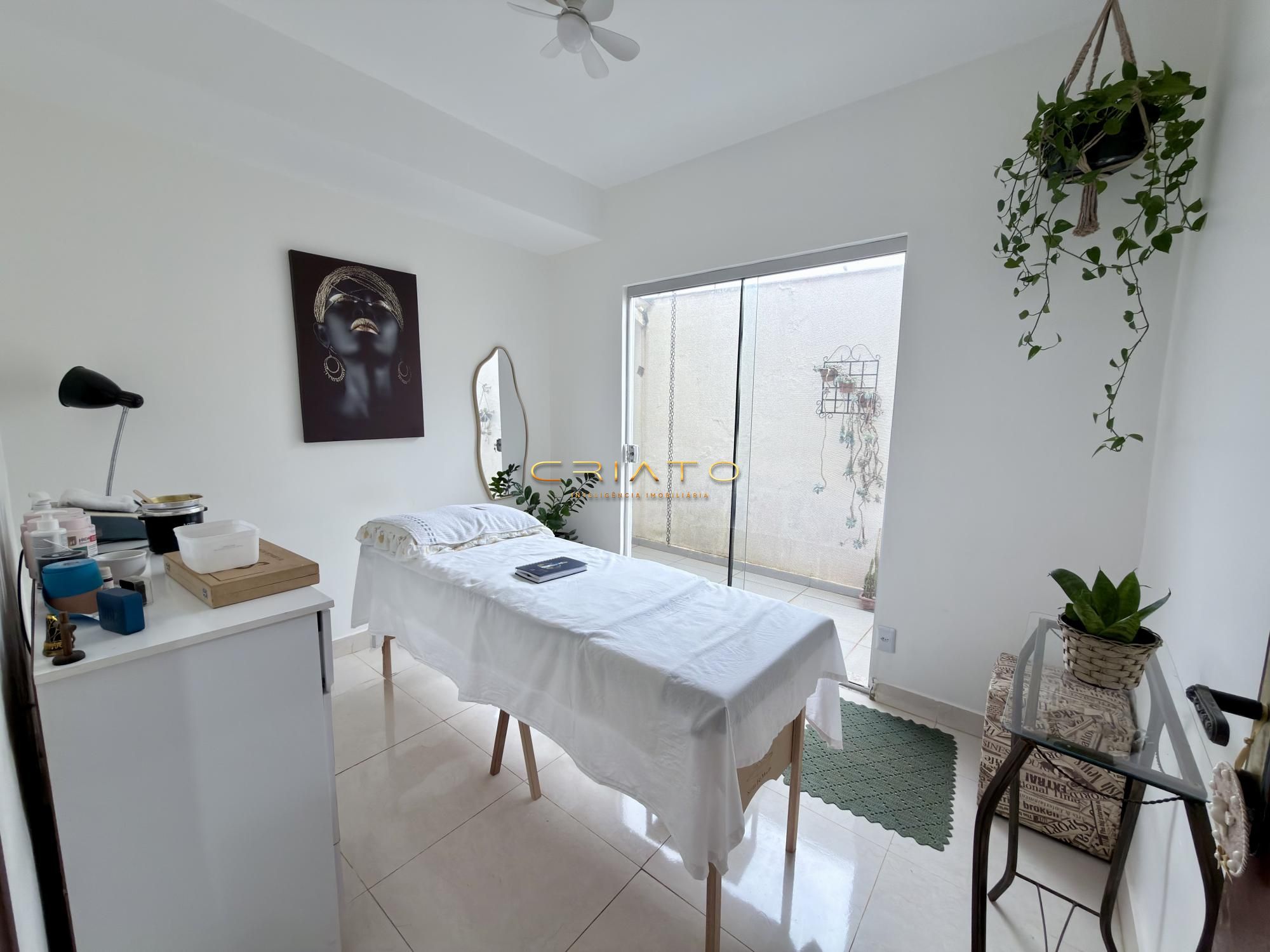 Sobrado com 4 dormitórios à venda, 215m² por R$995.000,00; a