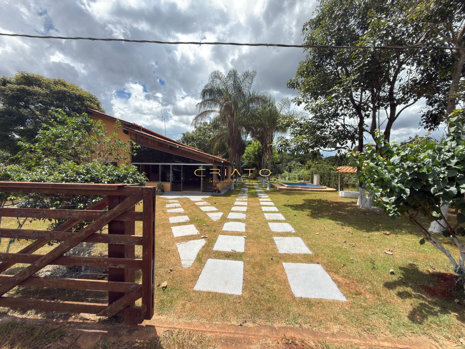 Chácara, 3 quartos, 4000 m² - Foto 1