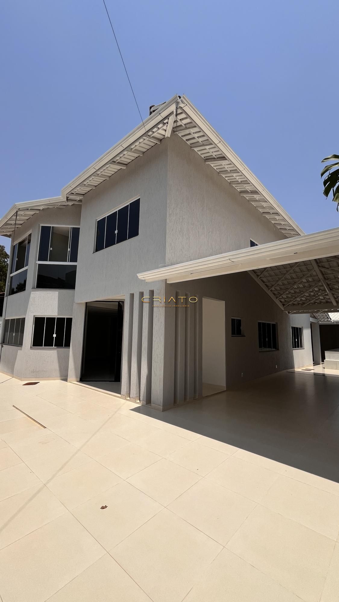 Sobrado à venda com 4 quartos, 344m² - Foto 1
