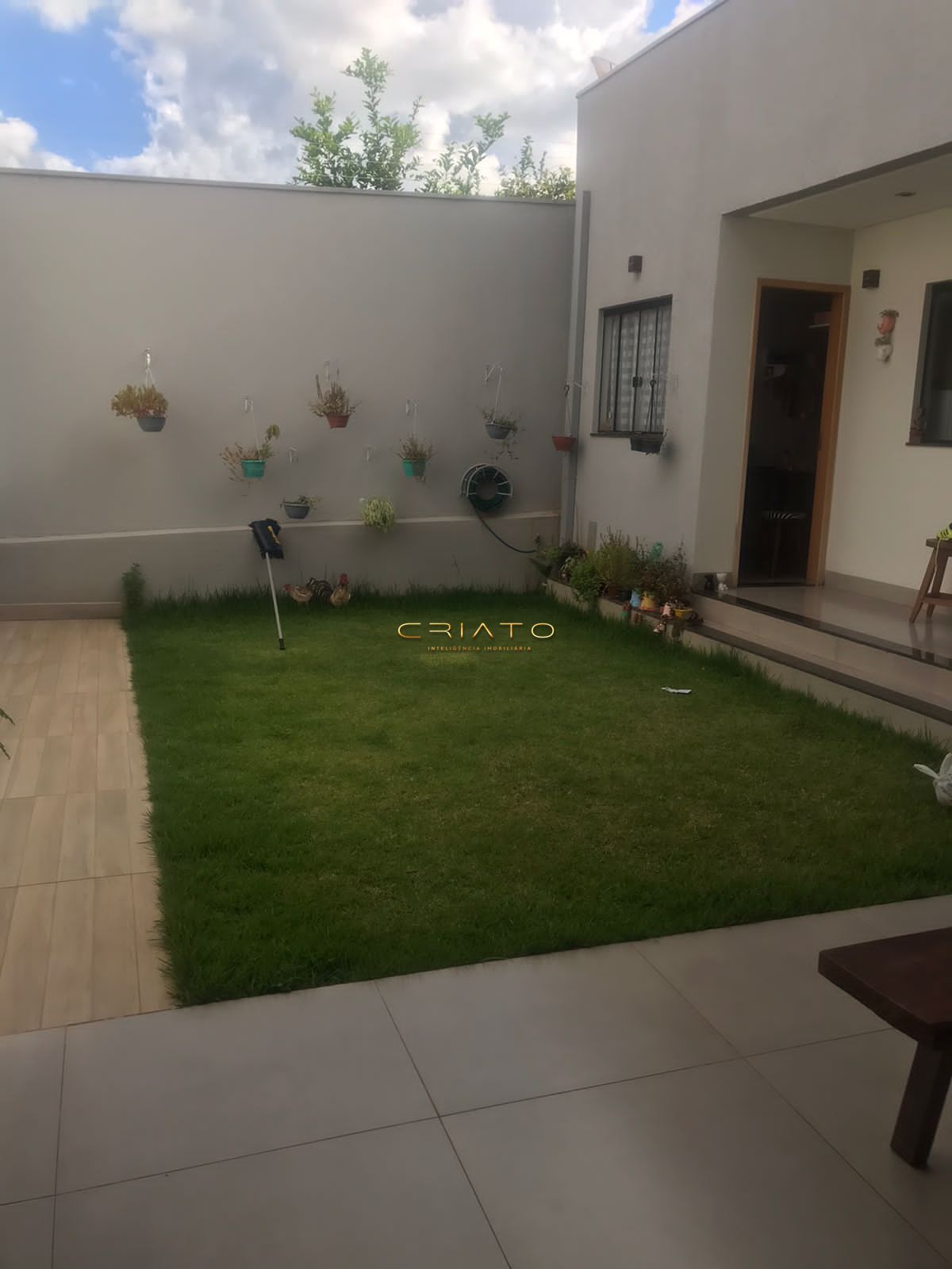 Casa à venda com 3 quartos, 220m² - Foto 1