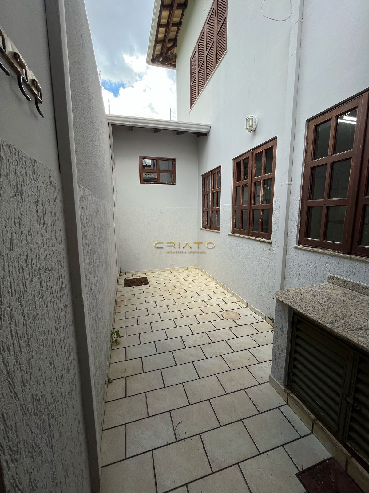 Casa à venda com 3 quartos, 320m² - Foto 17