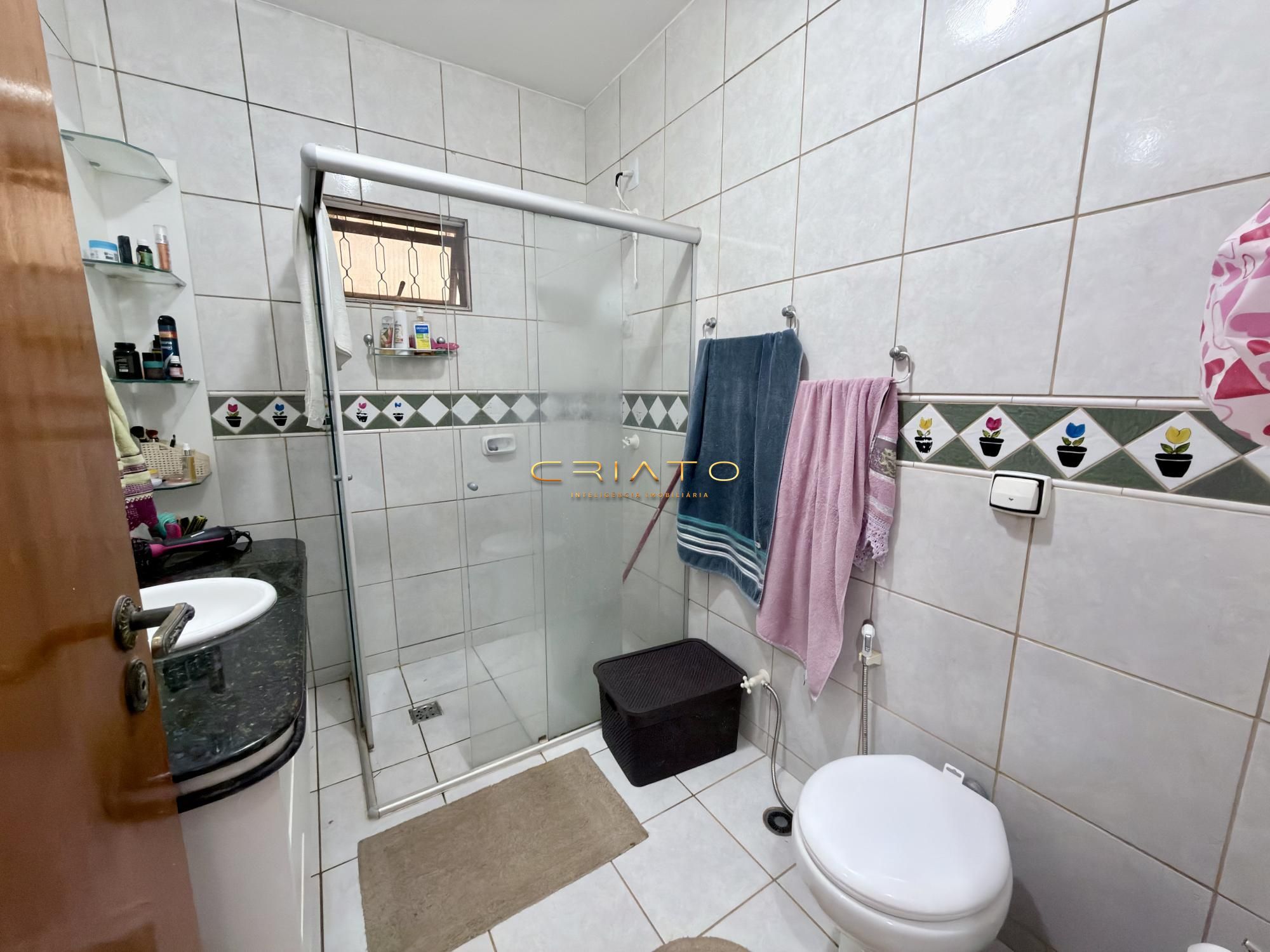 Sobrado com 4 dormitórios à venda, 215m² por R$995.000,00; a