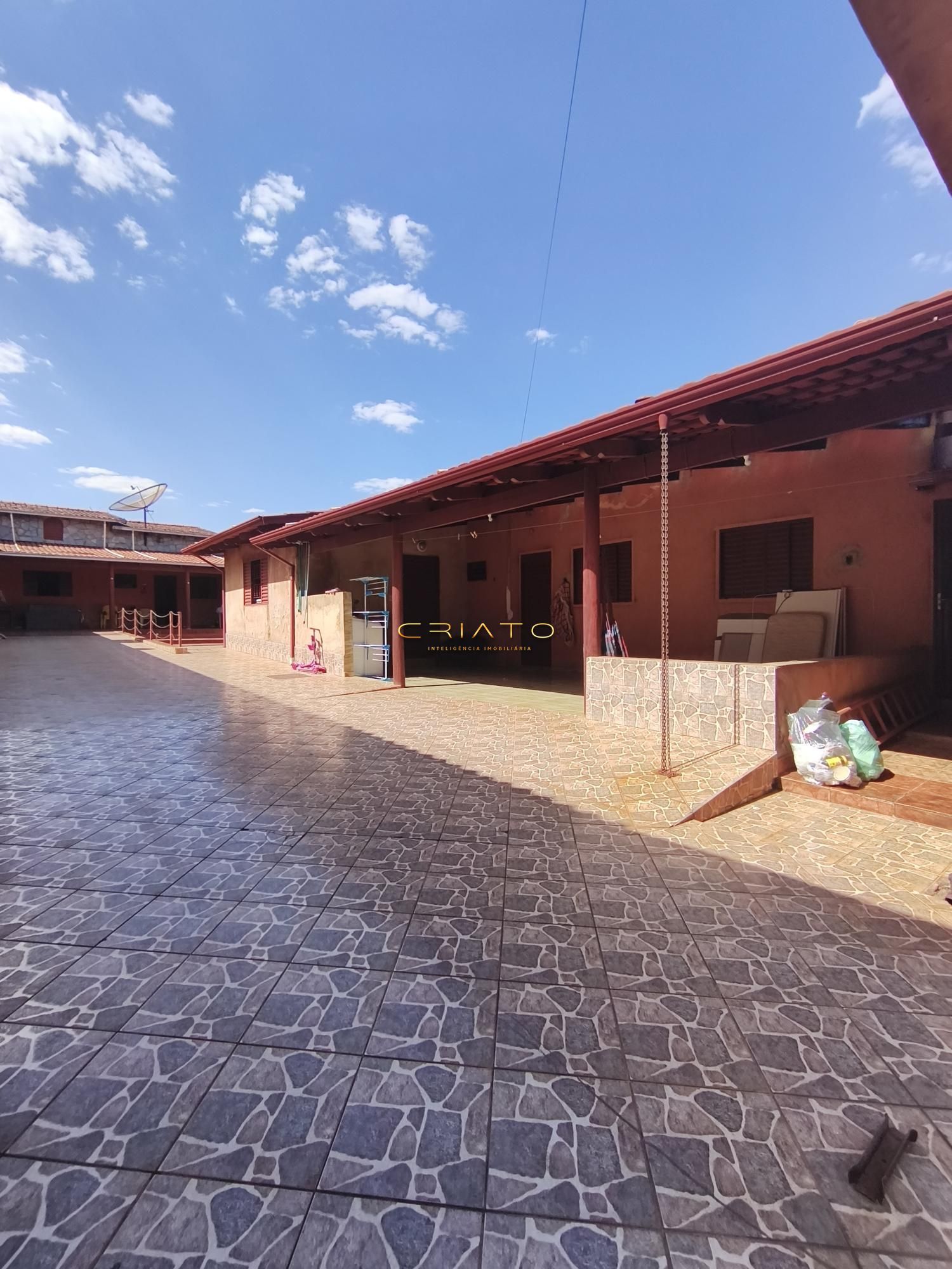 Excelente Oportunidade para Investidores: Duas Casas no Mesmo Terreno