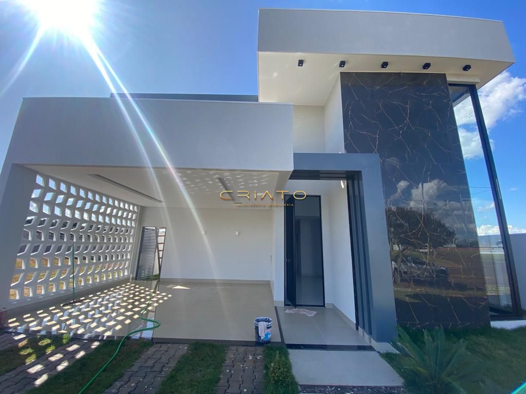 Casa à venda com 4 quartos, 201m² - Foto 2