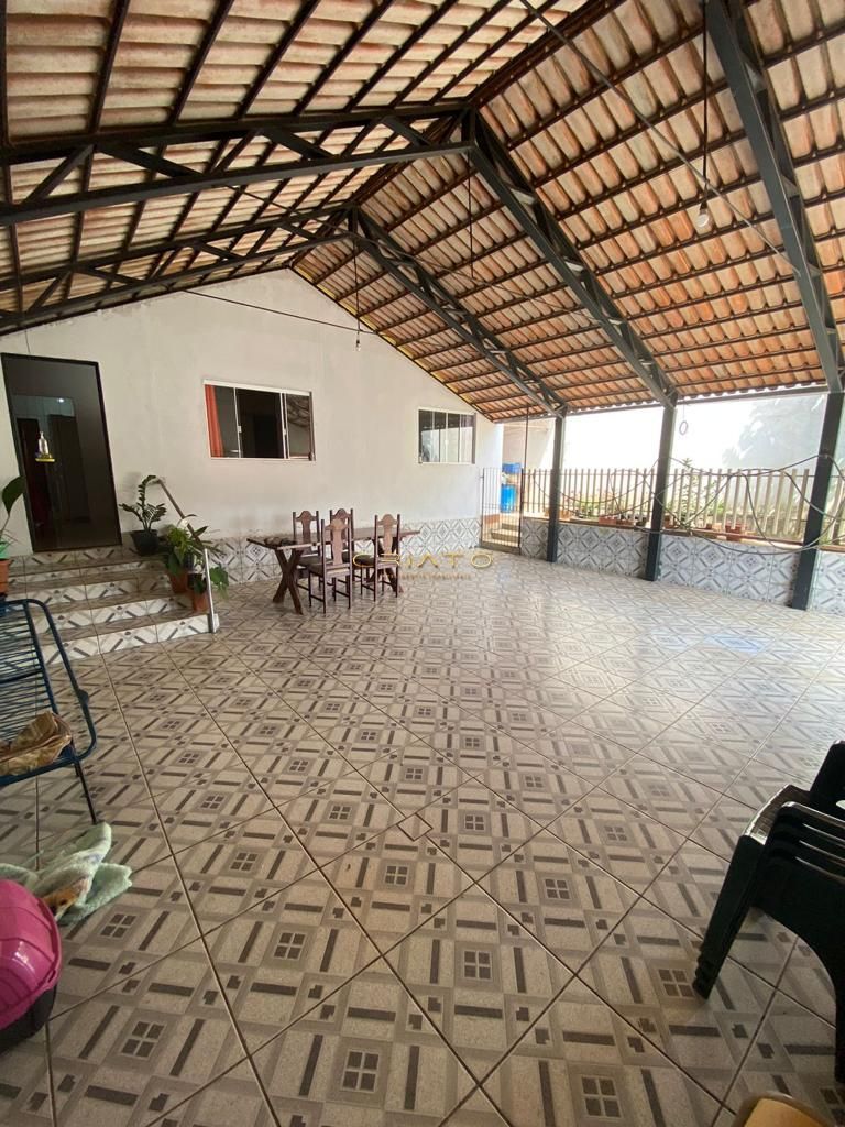 Casa à venda com 3 quartos, 130m² - Foto 1