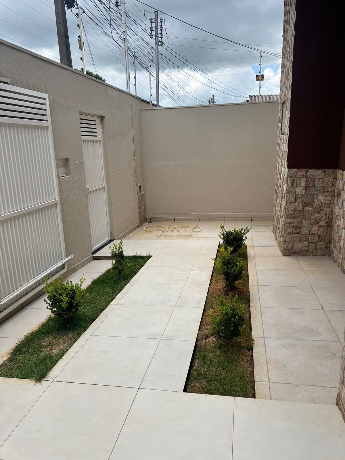 Casa à venda com 4 quartos, 264m² - Foto 2