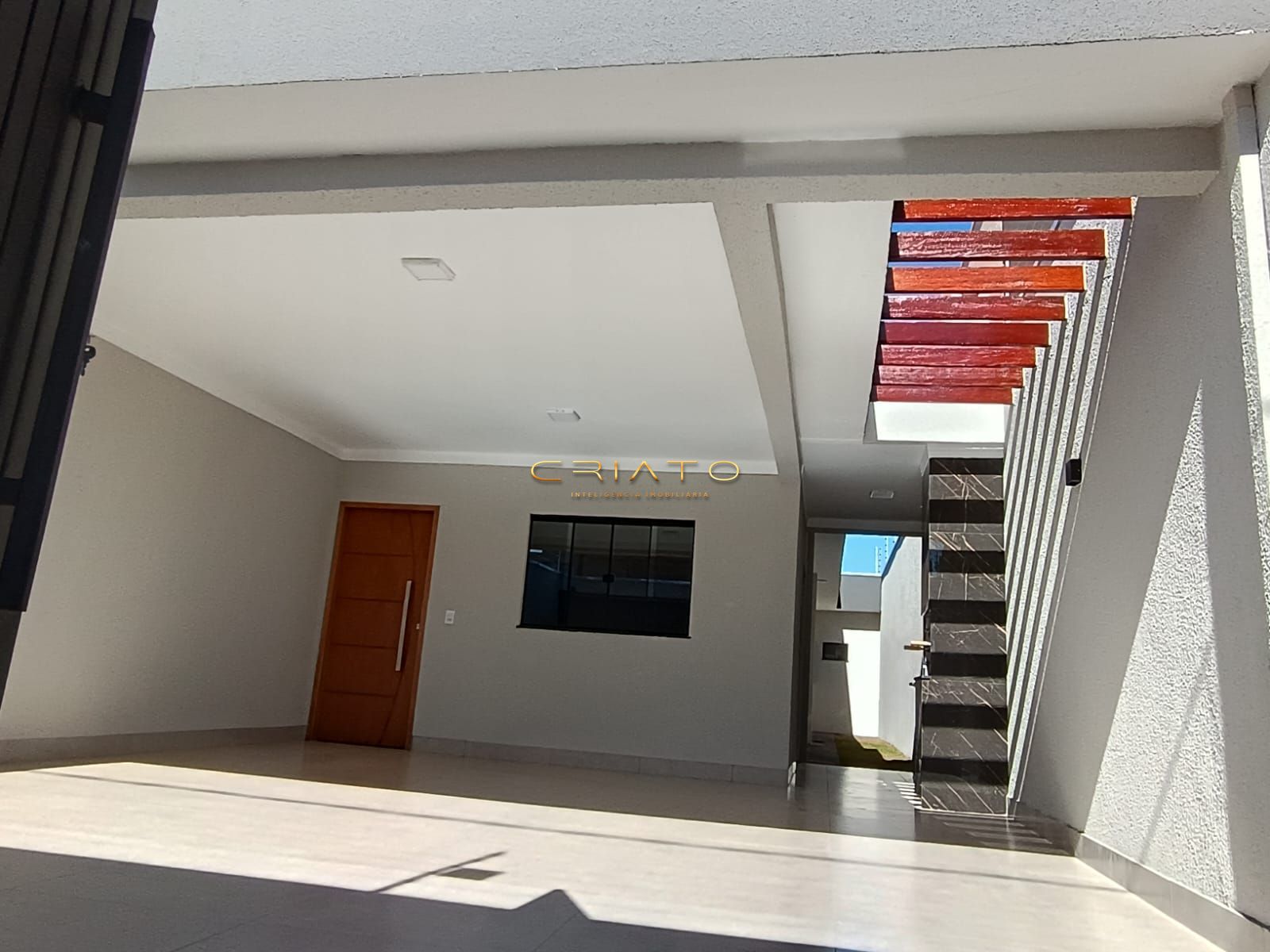 Casa à venda com 3 quartos, 105m² - Foto 1