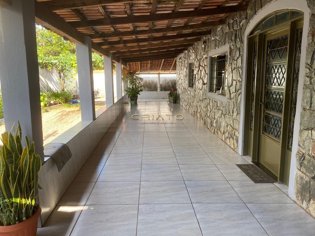 Casa à venda com 2 quartos, 200m² - Foto 1